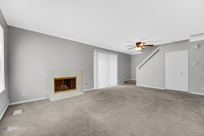 Photo - 425 Monmouth Ct