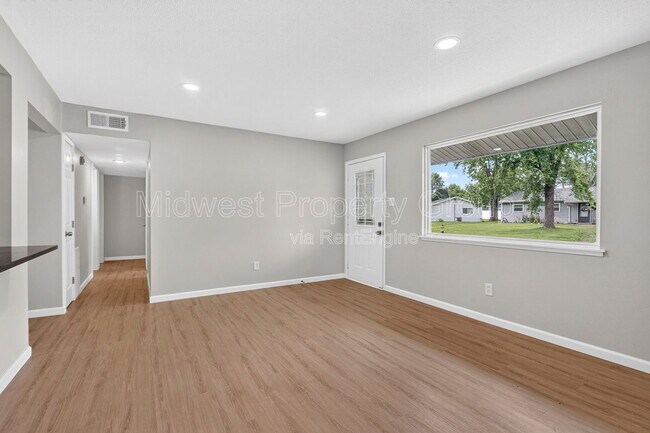Photo - 216 Allen Dr