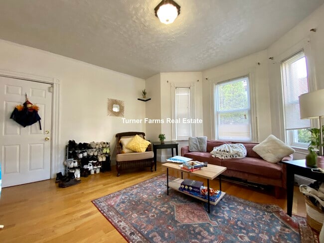 Building Photo - 205 Hillside St Unit 1