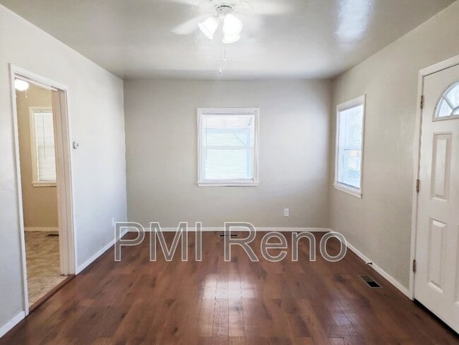 Photo - 321 Fodrin Wy