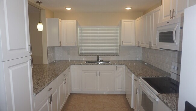 Photo - 3 Bedrooms / 2 Bath Brandon Home
