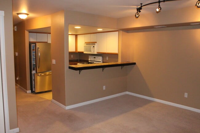 Photo - 2 Bed 1.5 Bath - Gas Heat - Garage - Yard ...