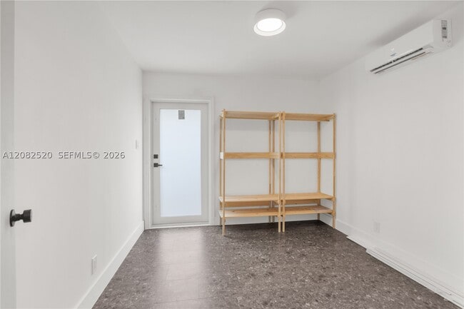 Photo - 1085 NE 34th St Unit 3