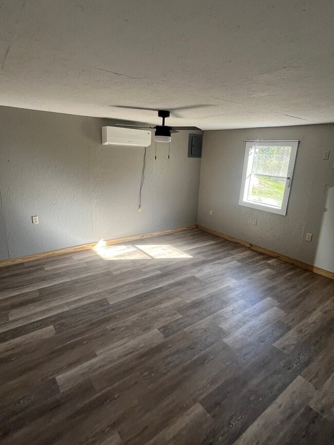Photo - 2138 Richardson Rd
