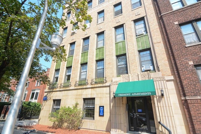 Building Photo - 3836 N Fremont St Unit 204