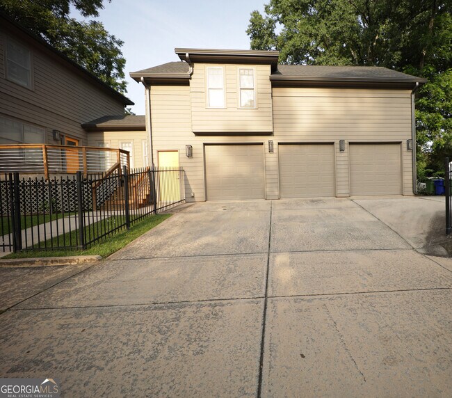 Photo - 1899 Trotti St NE