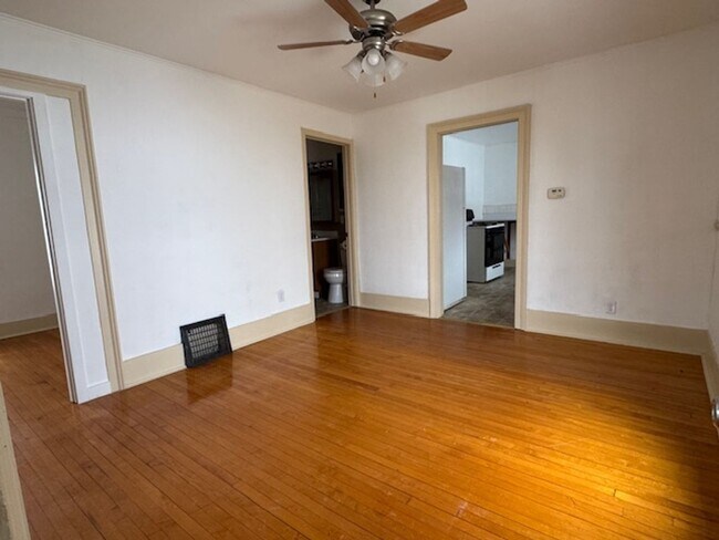 Photo - 654 Jefferson St Unidad 654 A Jefferson