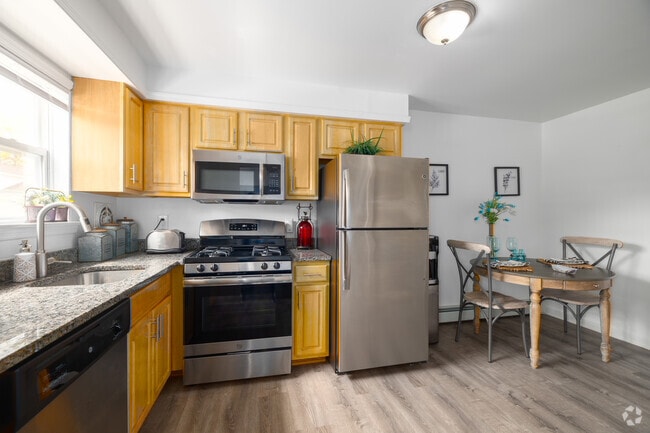 1BR, 1.5BA w/ Rec Room - 1,500SF - Kitchen