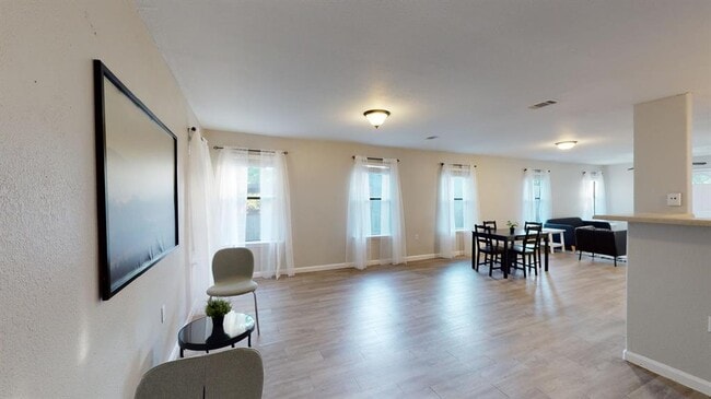 Photo - 5105 Spruce Cove