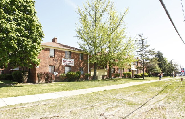 Capri Manor Apartments - Capri Manor Apartments