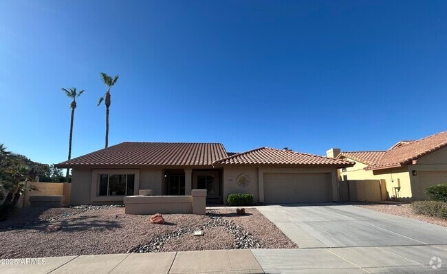 Building Photo - 2563 N Tamarisk St Rental