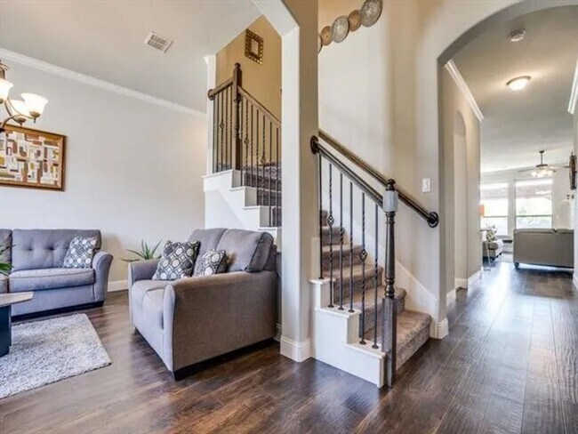 Photo - 321 Valentino Wy