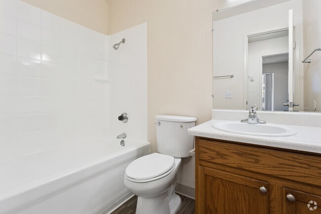 Junior 1BR, 1BA - 485SF - Bathroom