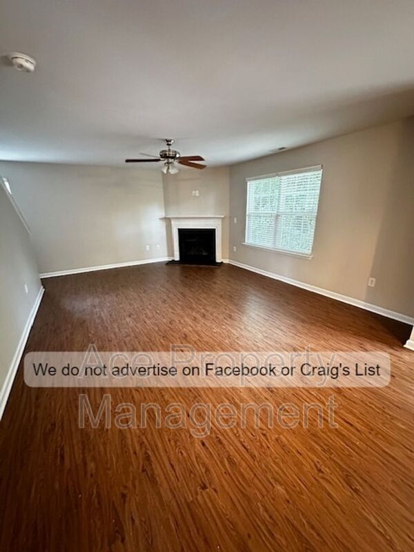 Photo - 364 Crane Way