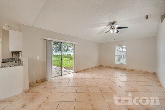 Photo - 104 Aurora Ln