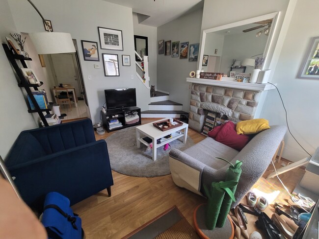 Building Photo - 4021 1/2 Eden Way Rental