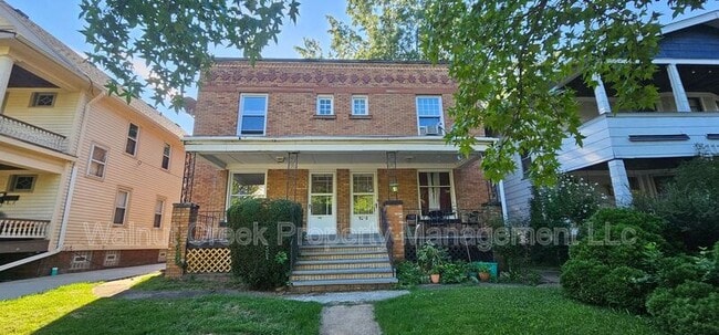 Photo - 1280-1280 Marlowe Ave House