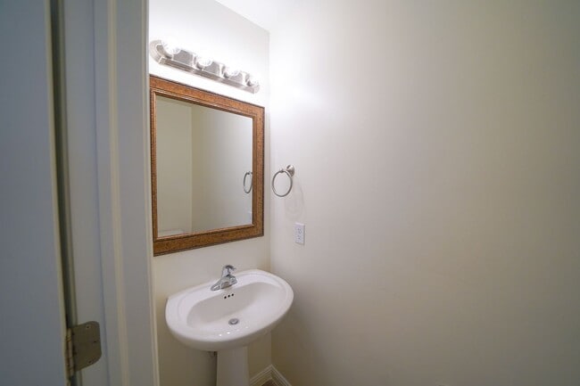 Photo - Remodeled 3 Bed / 2.5 Bath Townhome in Great Location