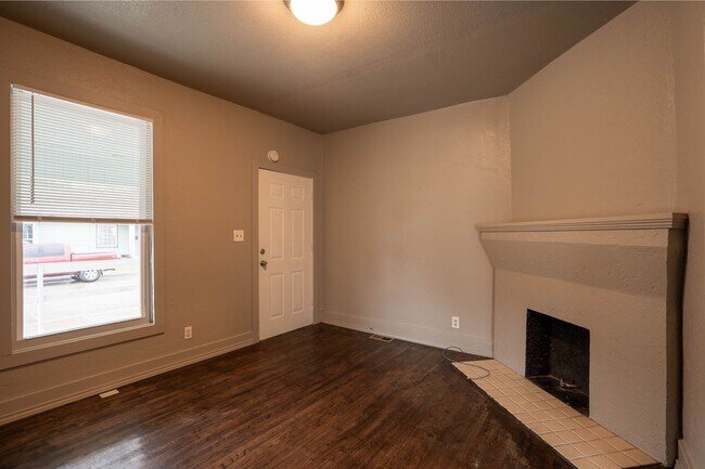 Photo - 2009 E 2nd St Unit 2011