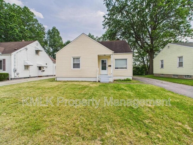 Photo - 636 Lurie Ave