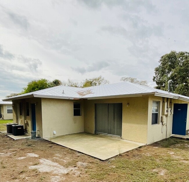 Photo - 2/1.5 Side A of Duplex in Fort Pierce