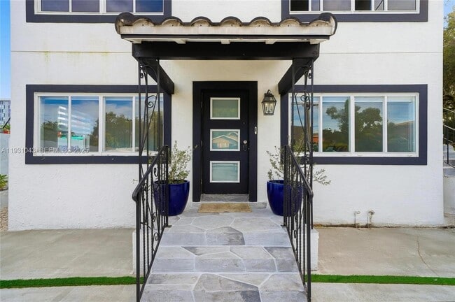 Photo - 1590 NW 38th St Unit 1