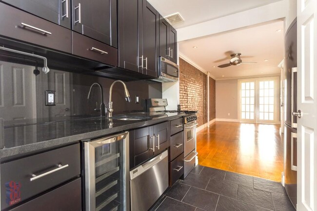 Building Photo - 118 E 7th St Unit 6W Rental