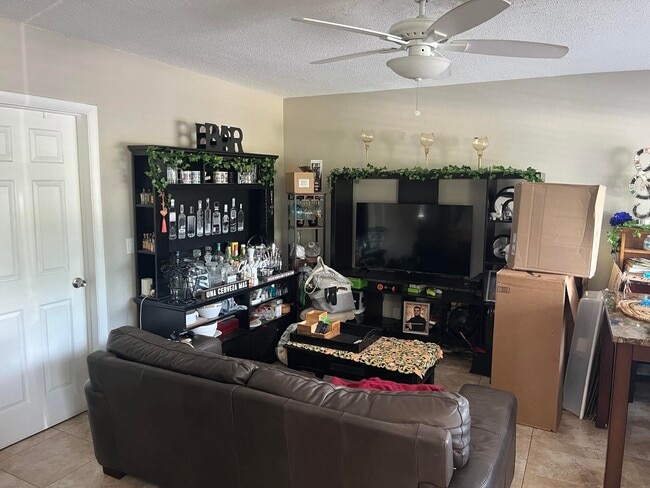 Photo - 198 NE 28th St