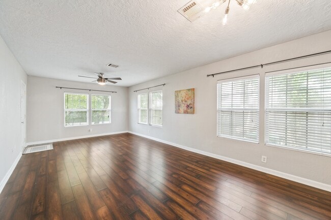 Photo - 405 Palmer St