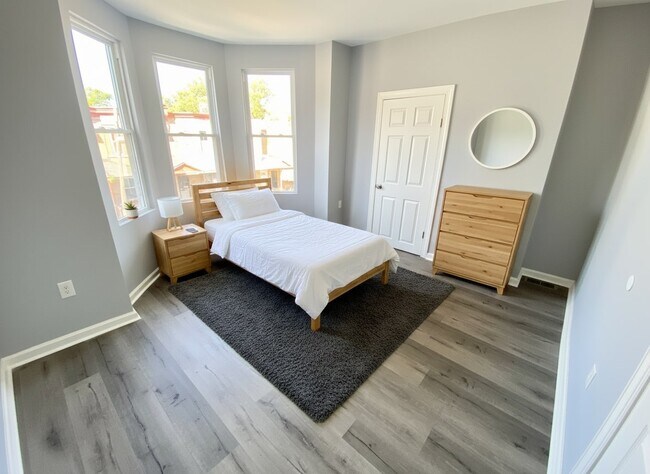 Photo - 459 N Dearborn St