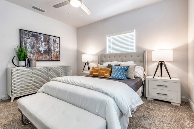 1BR, 1BA - 689SF
