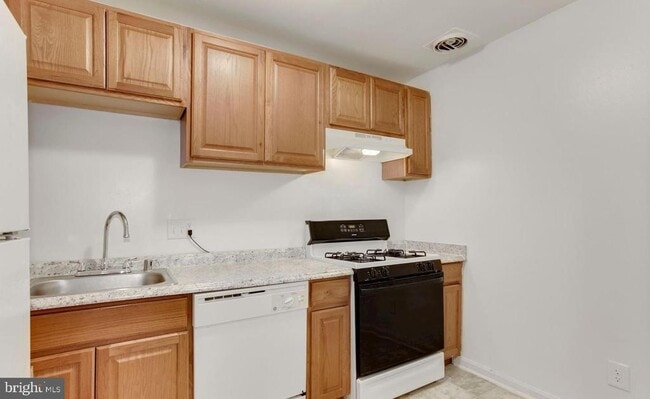 Building Photo - 7997 Audubon Ave Unit 303