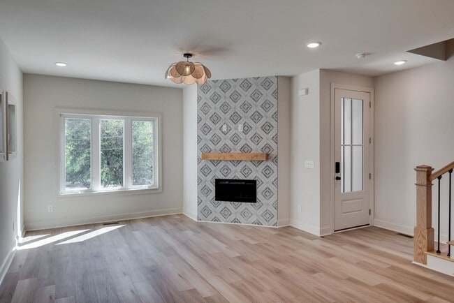 Photo - 2401 Inga St