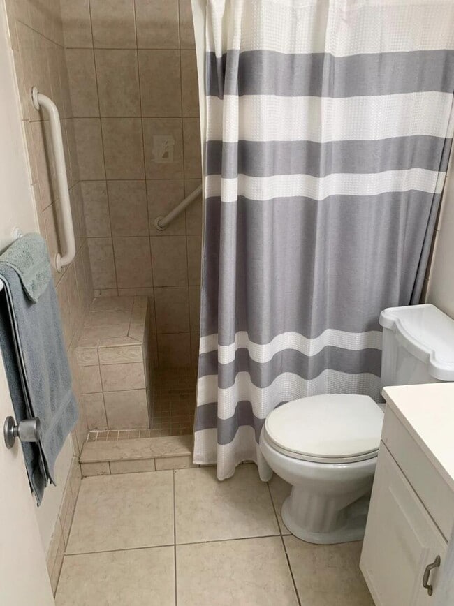 Photo - 74 Sheffield N Condo Unit D