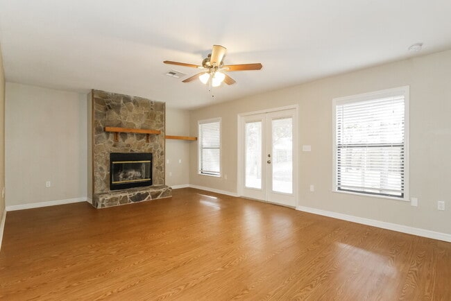 Photo - 411 Leafy Way Ave