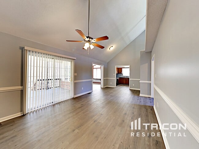 Photo - 1112 Thoroughbred Ln