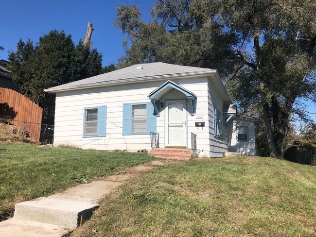 Building Photo - 2BR House Plattsmouth