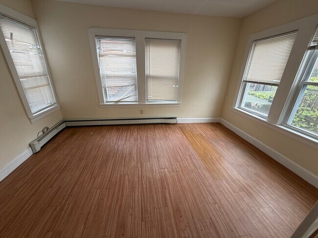 Photo - 569 Main St Unit B1