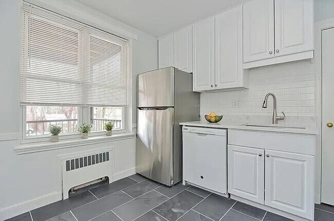 Photo - 35 Chiswick Rd Unit #4