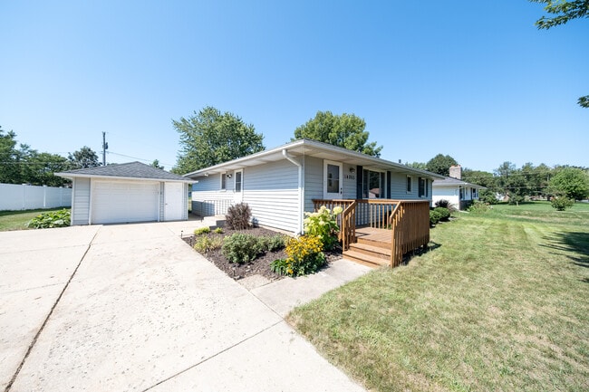 Photo - 14865 Damask Ave W