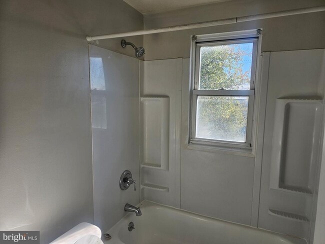 Photo - 7515 Lange St