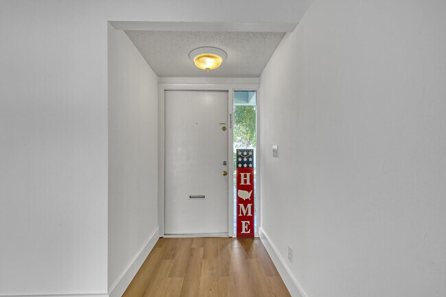 Photo - 241 NW 15th St