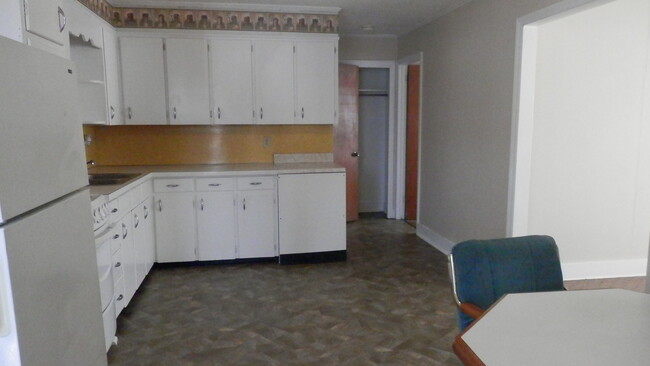Photo - 403 W Market St Apartments Unit 201