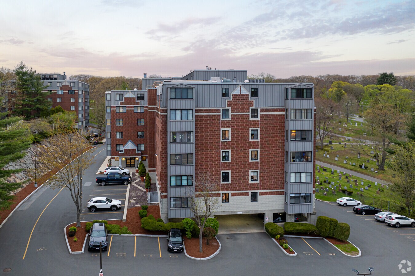Apartamentos - Montvale Condominiums