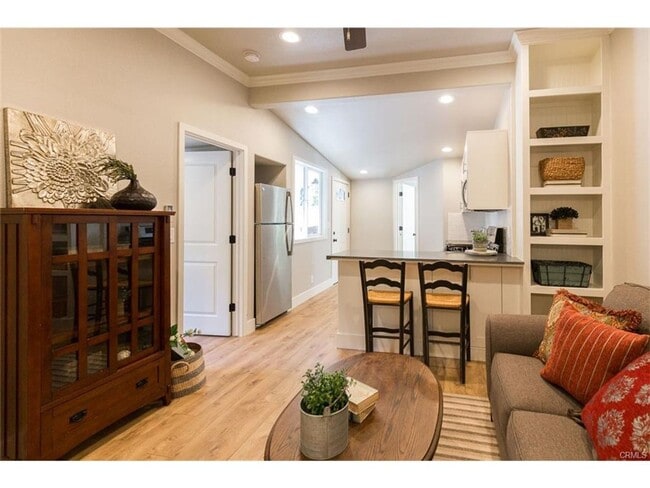 Building Photo - 198 E 1st Ave Unit 3