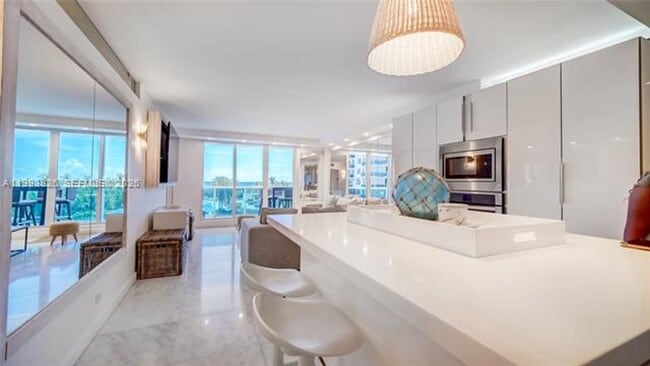 Building Photo - 2301 Collins Ave Unit 2301 Collins Ave appt 439