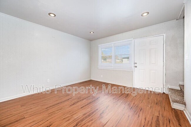 Photo - 2407 Julia Ave