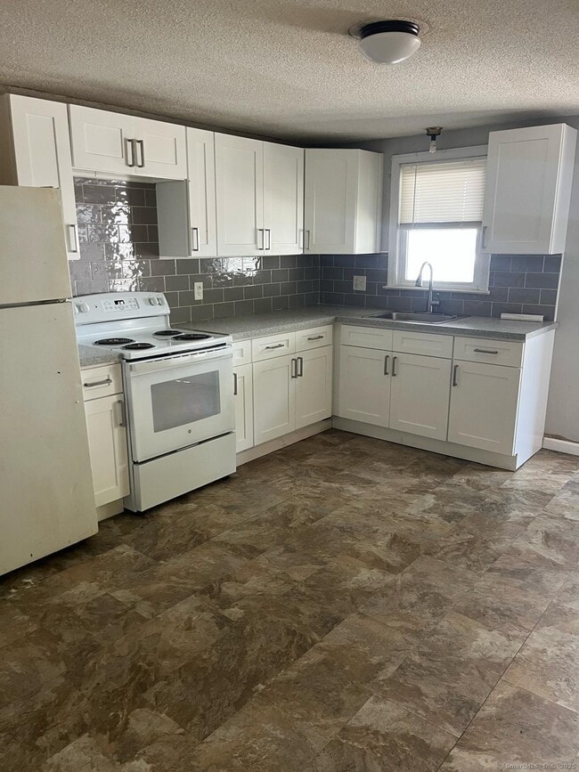 Building Photo - 49 6th St Unit 3rd Rental