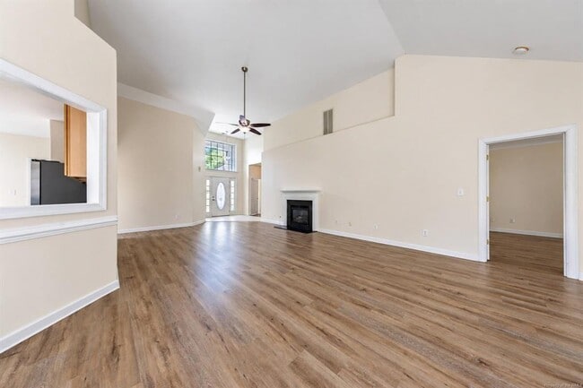 5169 Queen Bishop Ln