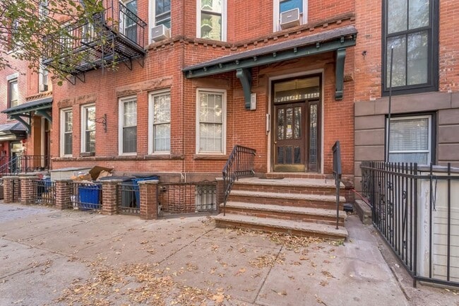 Building Photo - 318 Hudson St Unit B